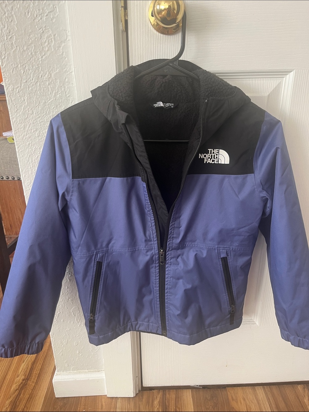 The North Face Boys Black Puffer Jacket - Black size 7/8